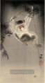 Affe, die aus einem Bambuszweig schwingen und eine Fliege beobachten, Ohara Koson Japanisch